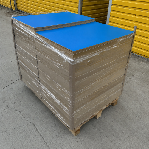 Płyta HDF 3 mm niebieska - formatka do lasera 920x600 mm - paleta 600 szt.