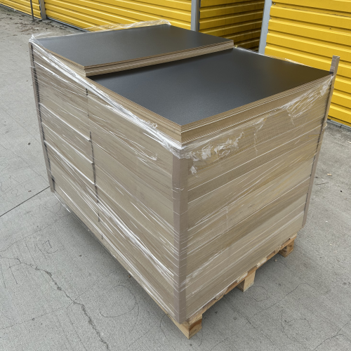 Płyta HDF 3 mm czarna - formatka do lasera 920x600 mm - paleta 600 szt.